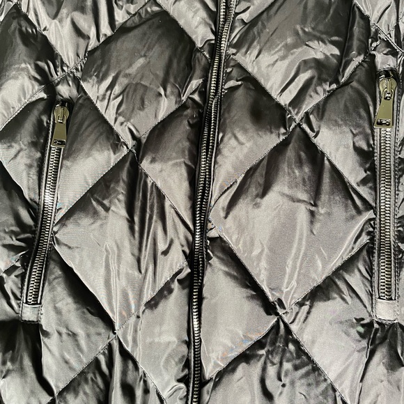 Authentic MONCLER Black Peplum Goose Down
Diamond Quilted Puffer Jacket Size 0 - Picture 13 of 13